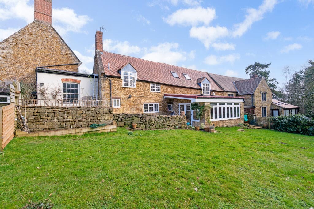 3 bedroom house for sale in Oxford Road, Adderbury, OX17