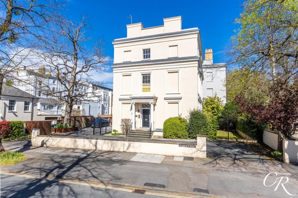 2 bedroom flat for sale in Clarence Road, Pittville, GL52
