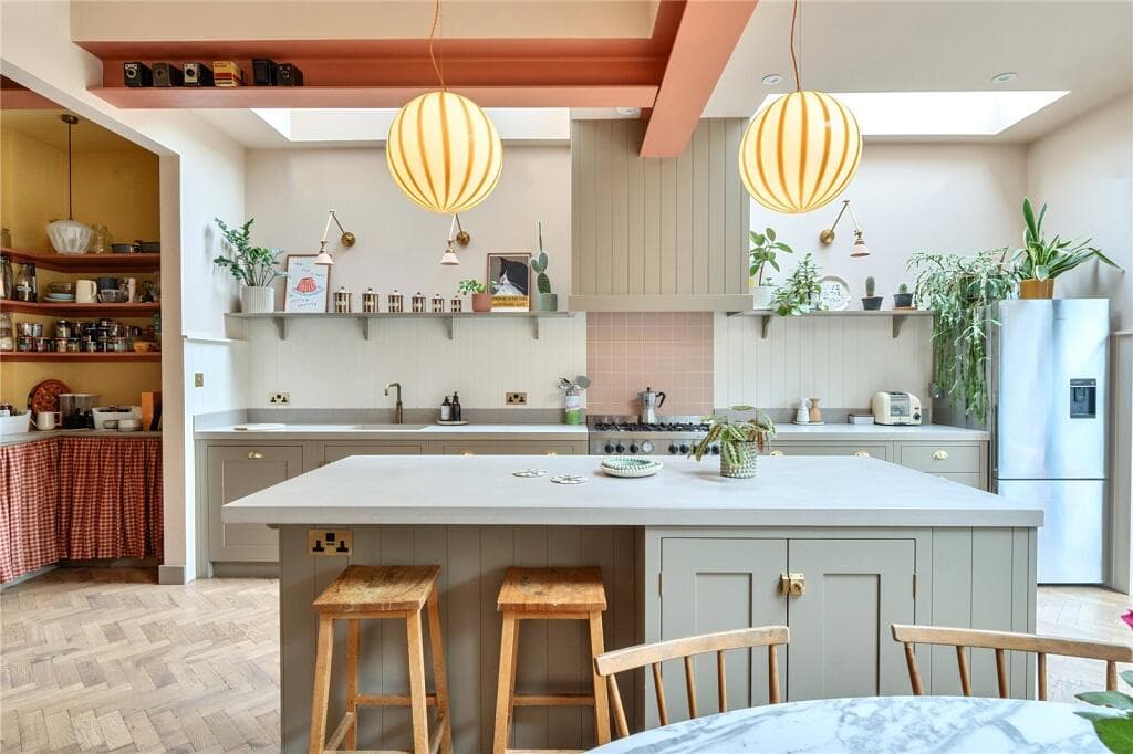 3 bedroom semi-detached house for sale in Tetherdown, London, N10