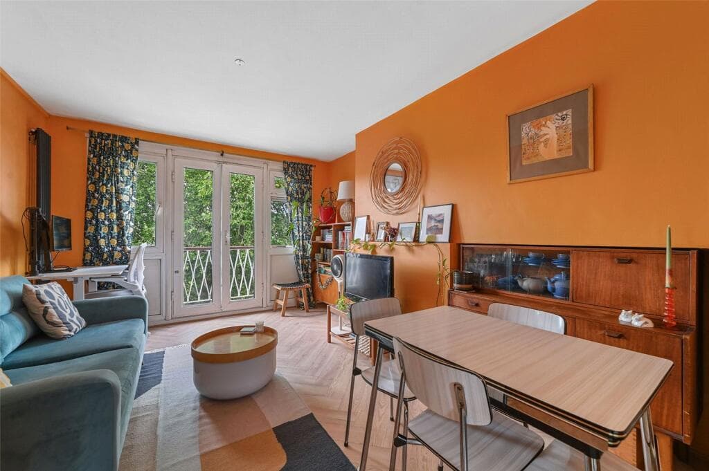 1 bedroom maisonette for sale in Flat 14, Apollo House, St. Jude's Road, E2