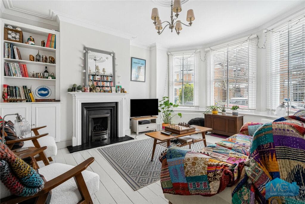 2 bedroom maisonette for sale in Sedgemere Avenue, East Finchley, London, N2