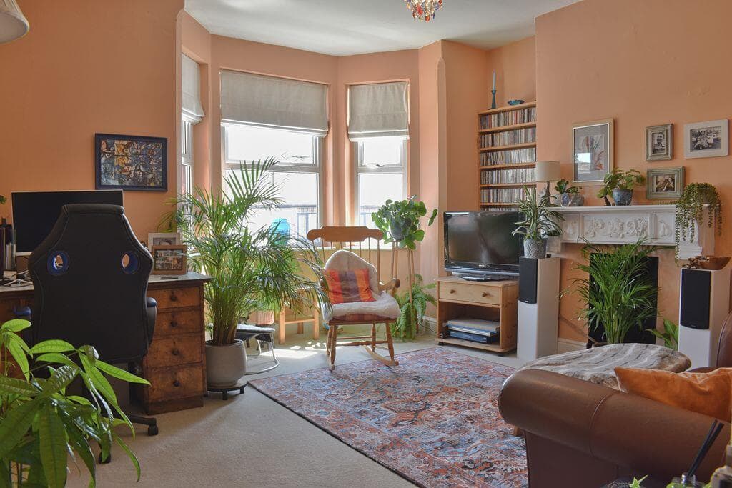 4 bedroom terraced house for sale in Harcourt Street, Newark, NG24