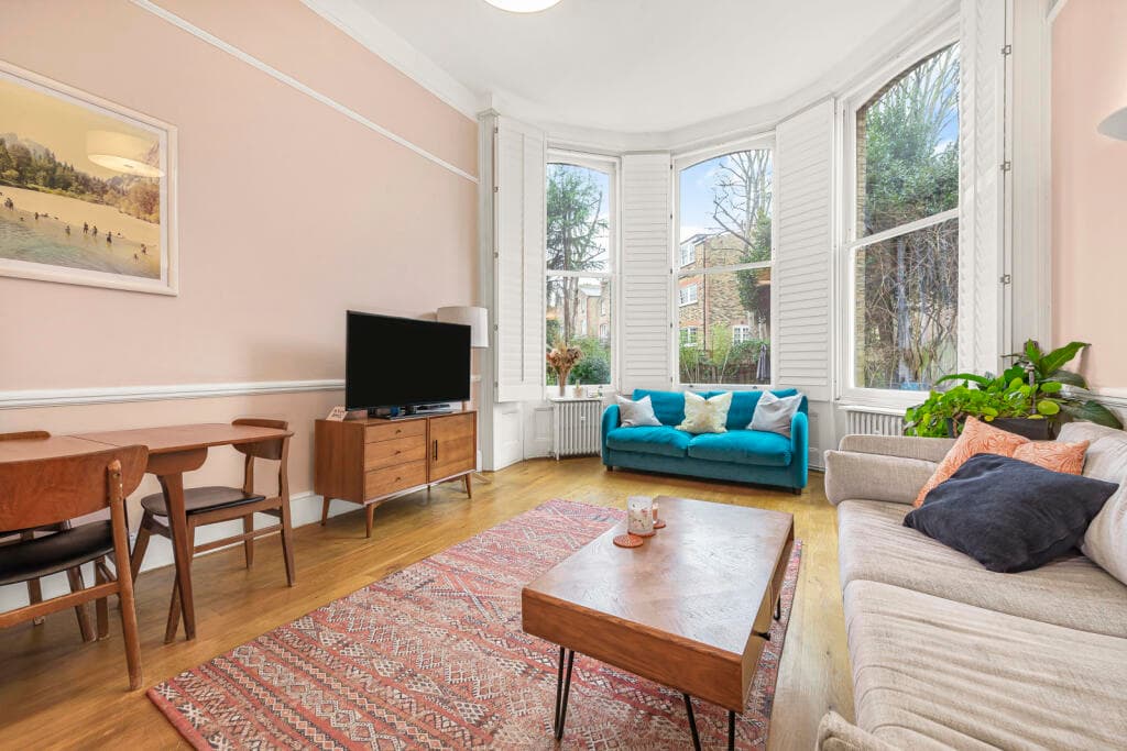 2 bedroom apartment for sale in Highbury New Park, London, N5
