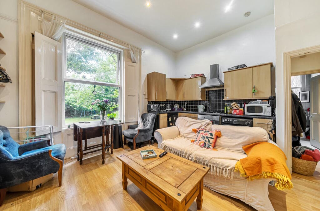 1 bedroom apartment for sale in Dagnall Park, London, SE25