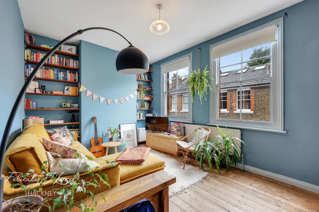 1 bedroom terraced house for sale in Seal Street, LONDON E8