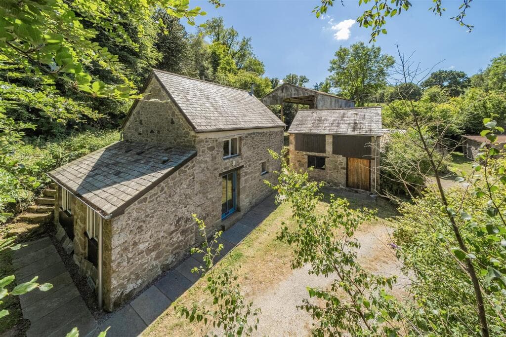2 bedroom detached house for sale in Throwleigh, Okehampton, EX20