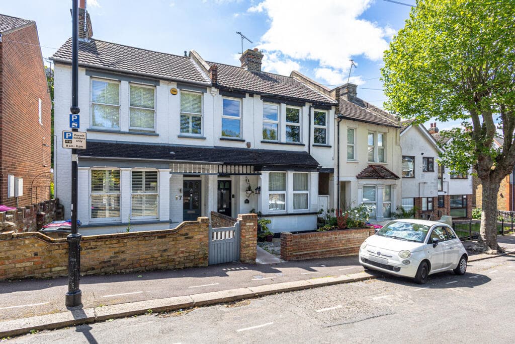 2 bedroom apartment for sale in Wickford Road, Westcliff-on-sea, SS0