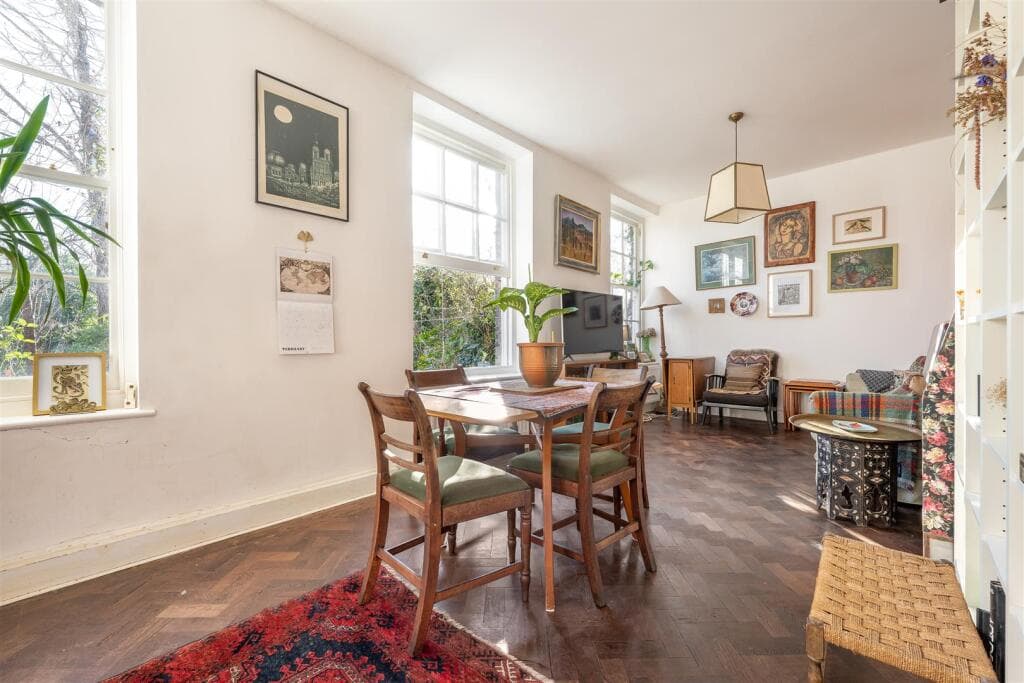 2 bedroom flat for sale in St Mary Road, Walthamstow, E17