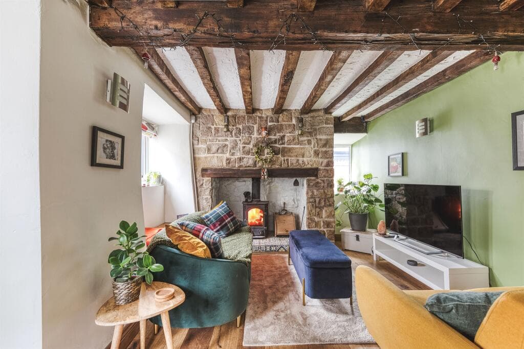 2 bedroom detached house for sale in White Hart Yard, Belper, Belper, DE56