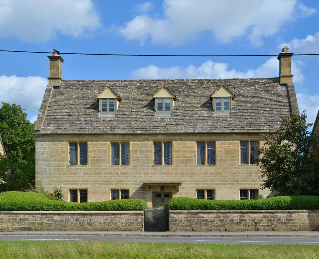 6 bedroom detached house for sale in Bledington, Oxfordshire OX7