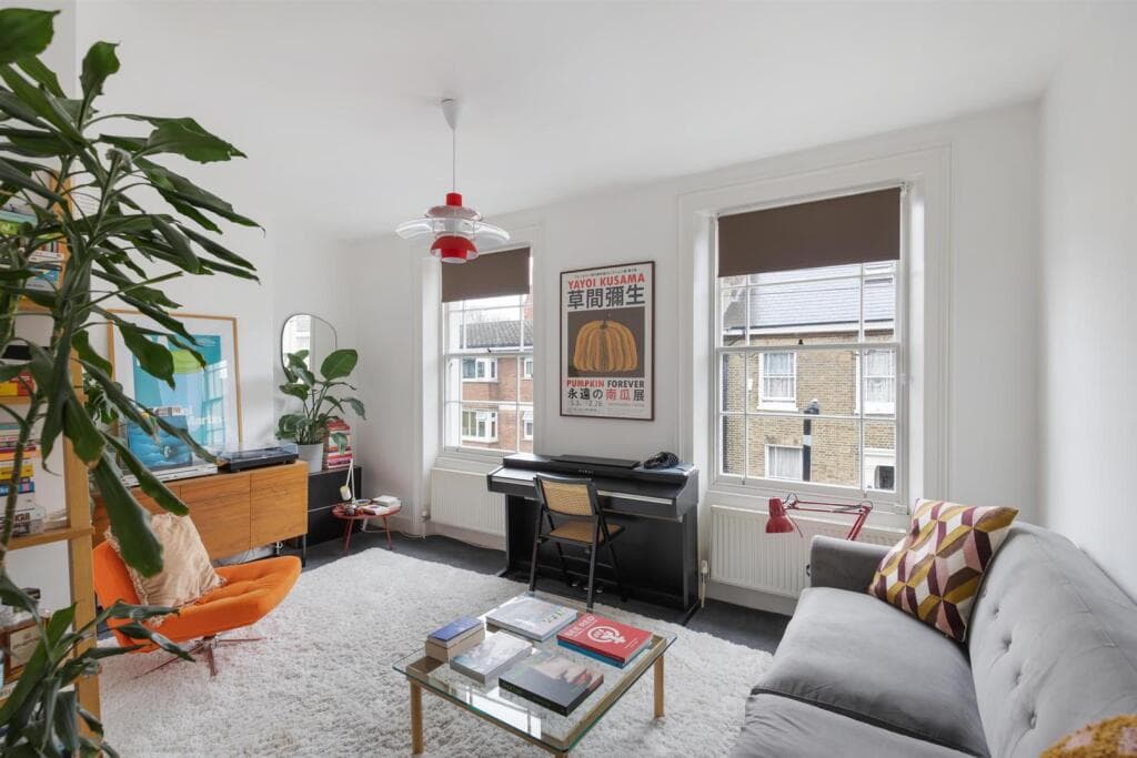 2 bedroom maisonette for sale in Sears Street, London, SE5