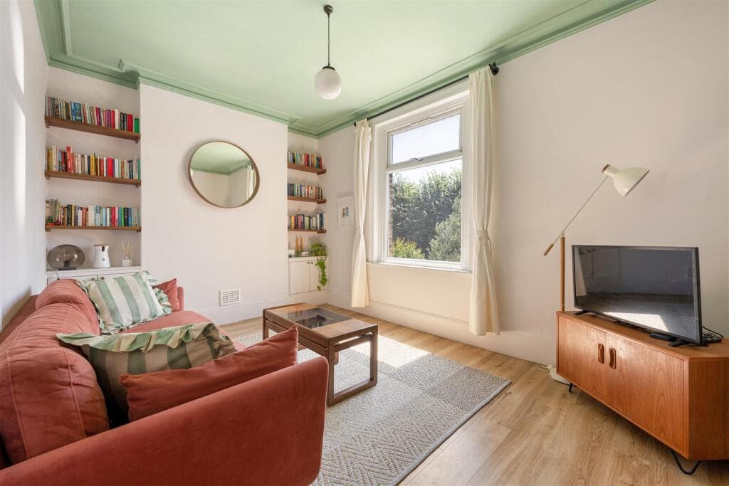 2 bedroom apartment for sale in Osborne Road, Forest Gate, E7