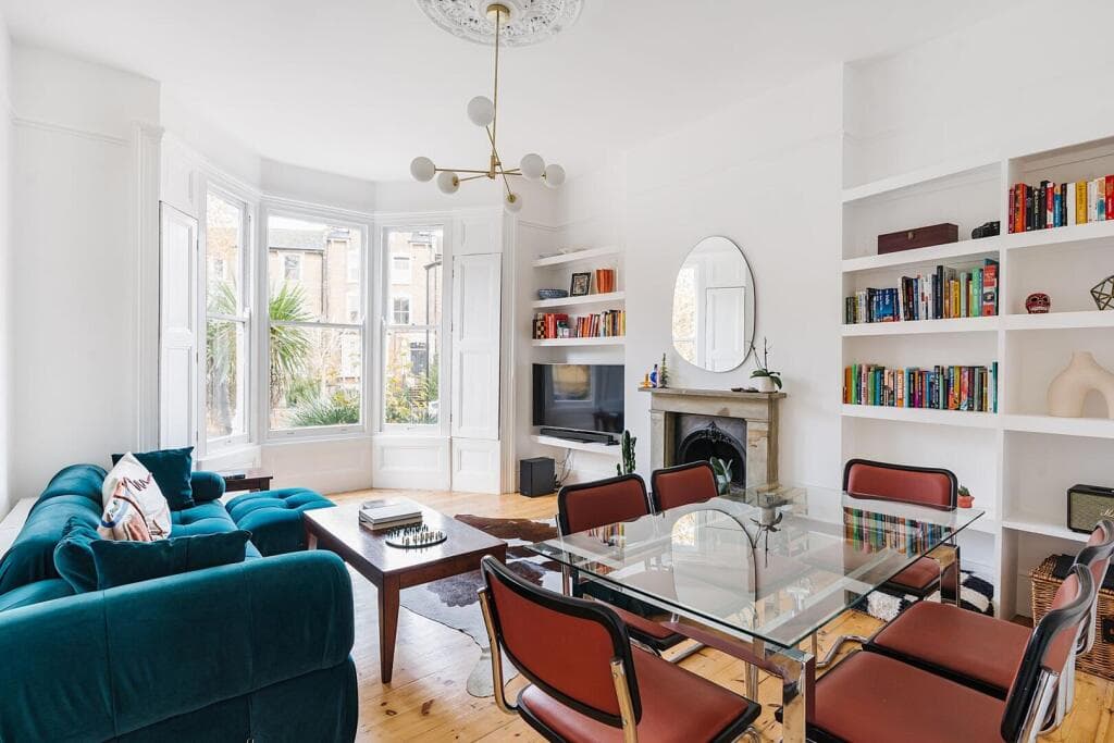 1 bedroom flat for sale in Amhurst Road, E8