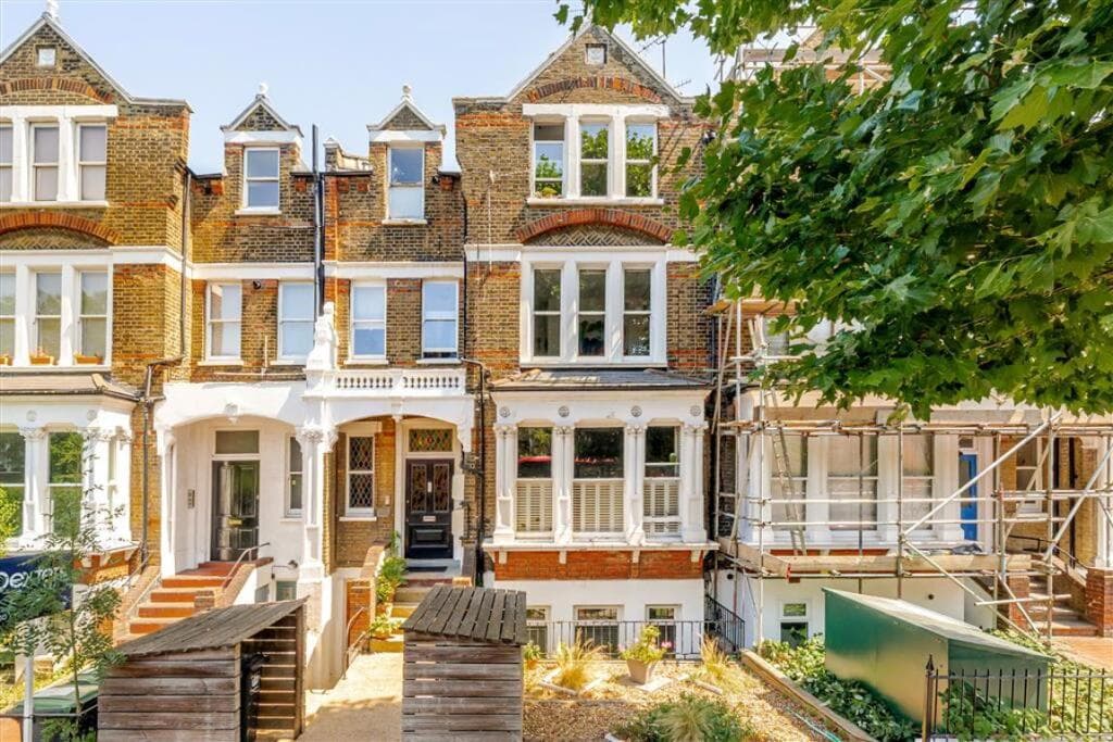 2 bedroom flat for sale in Jerningham Road, London, SE14