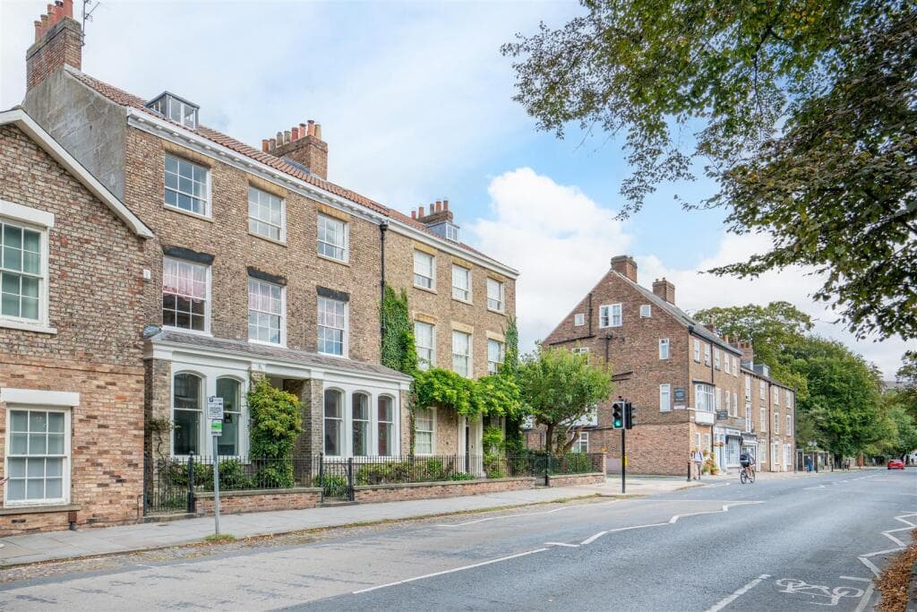 6 bedroom semi-detached house for sale in Clifton, York, YO30