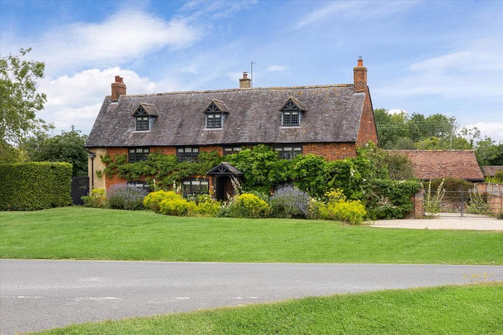 6 bedroom detached house for sale in Upper Quinton, Stratford-upon-Avon, Warwickshire CV37