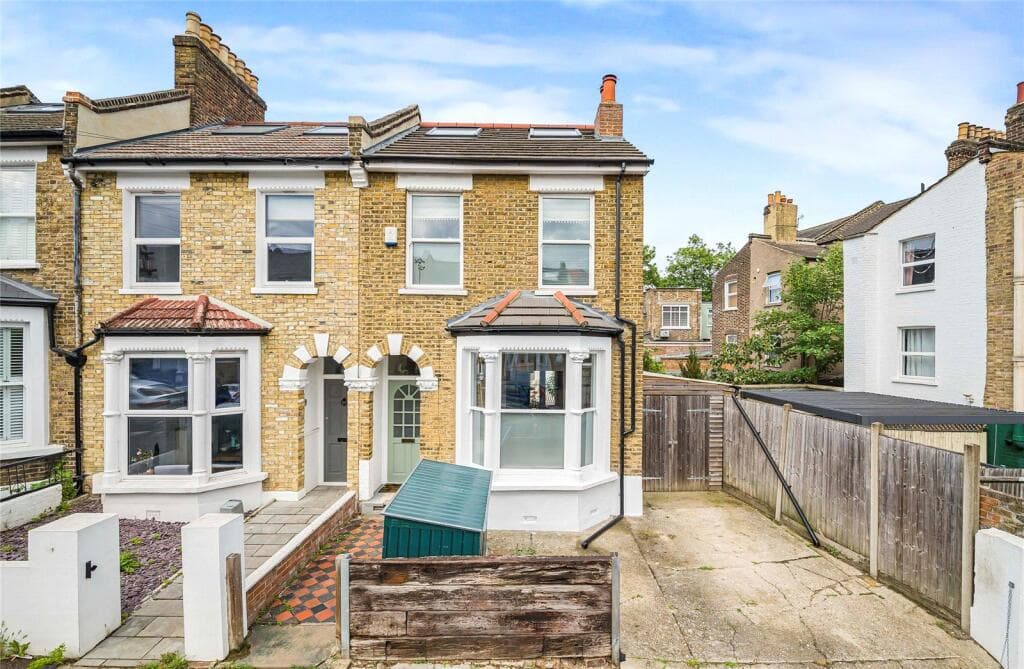 4 bedroom house for sale in Holdenby Road, London, SE4