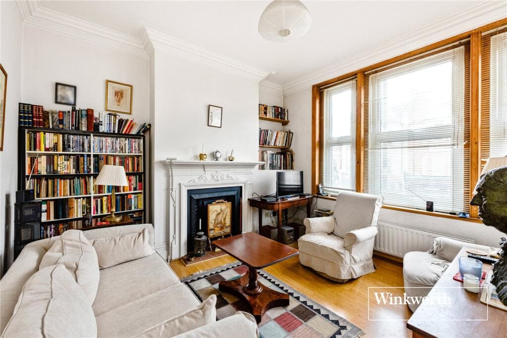 2 bedroom apartment for sale in Ballards Lane, Finchley, London, N3