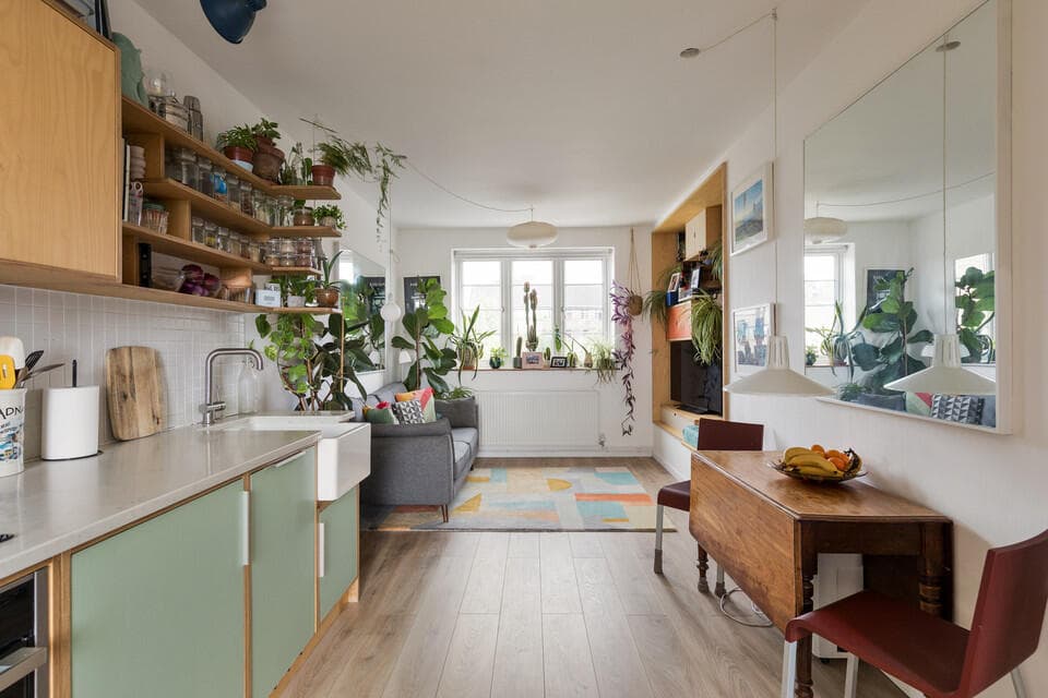 2 bedroom flat for sale in Hawkslade Road, Nunhead, London, SE5, SE15