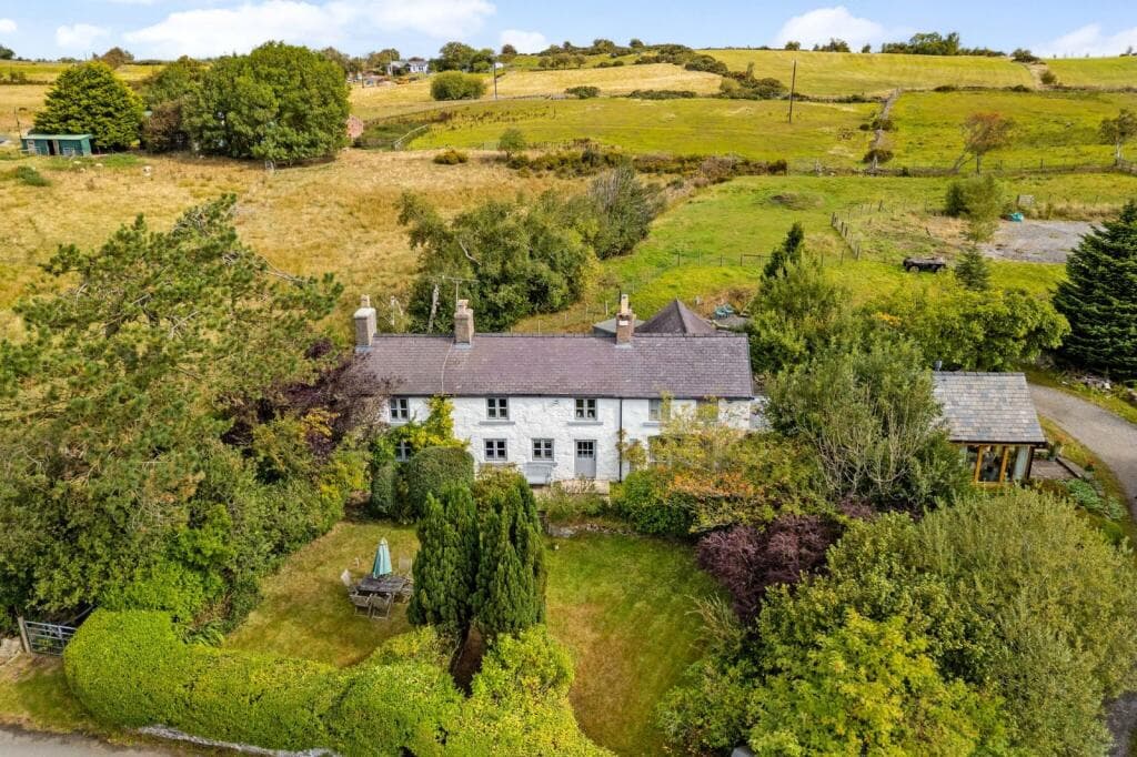 Equestrian facility for sale in Nant Y Ffrith, Bwlchgwyn, Wrexham, LL11