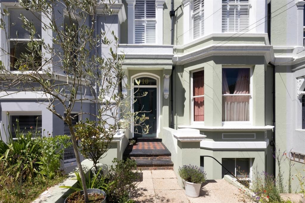 2 bedroom flat for sale in Anglesea Terrace, St Leonards-On-Sea, TN38