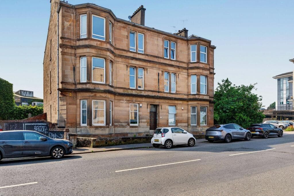 2 bedroom apartment for sale in Pollokshaws Road, Shawlands, Glasgow, G41