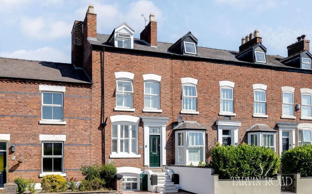 3 bedroom terraced house for sale in Tarvin Road, Boughton, CH3