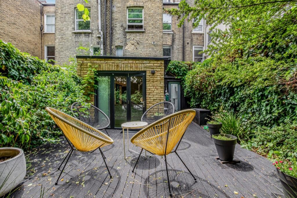 2 bedroom flat for sale in Elm Park, Brixton, London, SW2