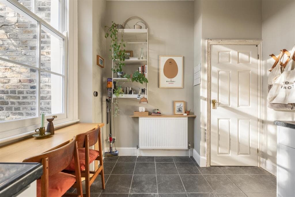 1 bedroom flat for sale in Dames Road, Forest Gate, E7