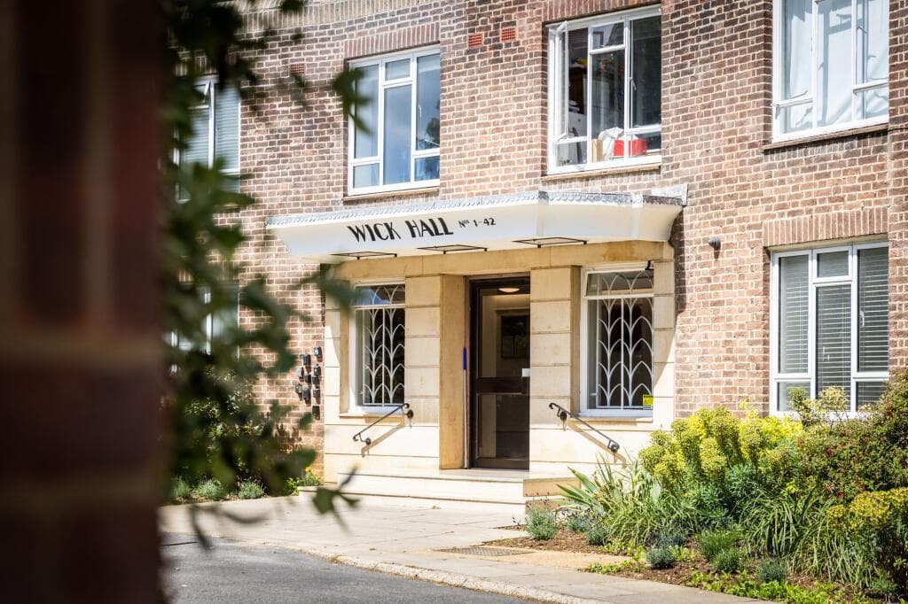 2 bedroom flat for sale in Furze Hill, Hove, BN3