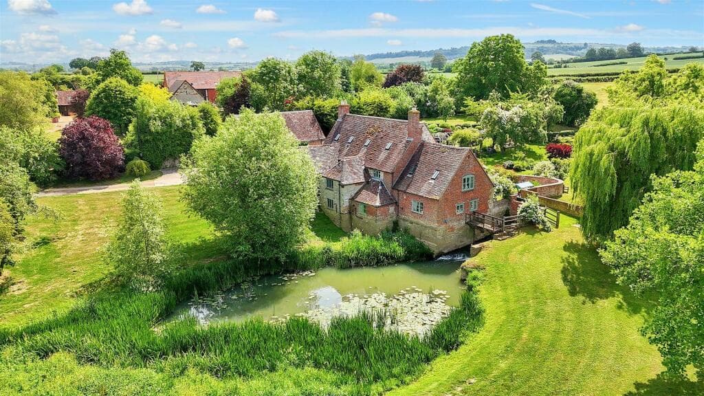 5 bedroom detached house for sale in Honington, Shipston-On-Stour, CV36