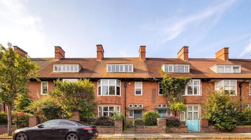 6 bedroom terraced house for sale in Haldane Terrace, Jesmond, Newcastle upon Tyne, NE2