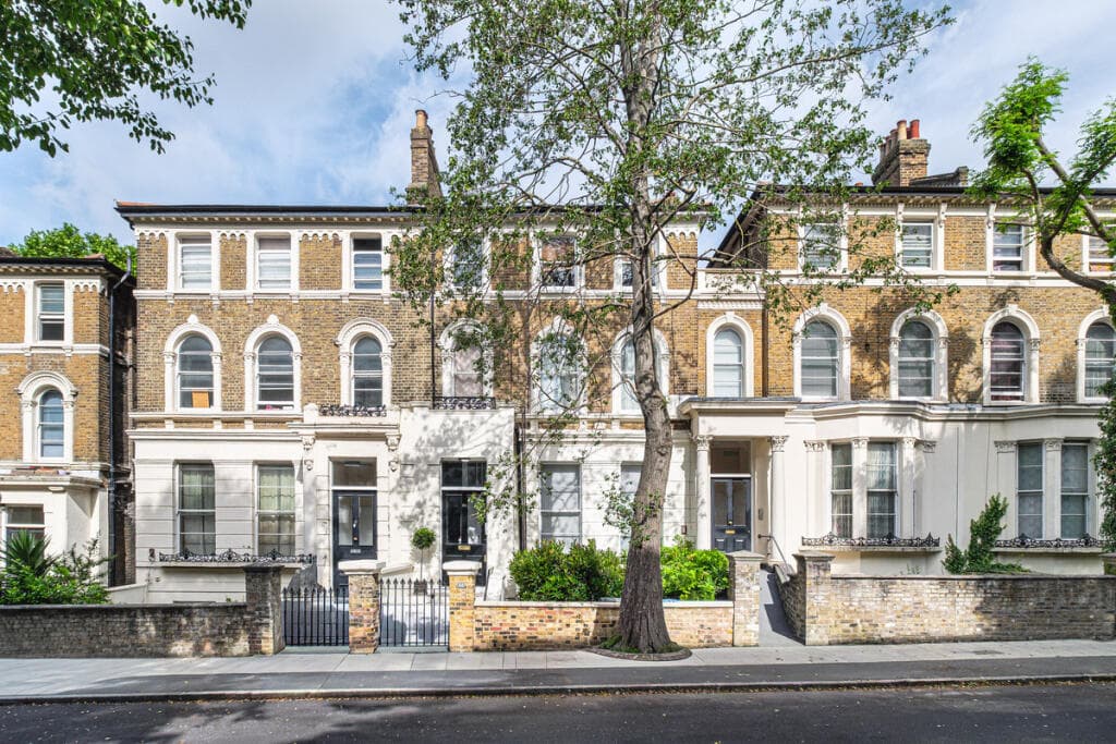 3 bedroom maisonette for sale in Oxford Road, London, NW6