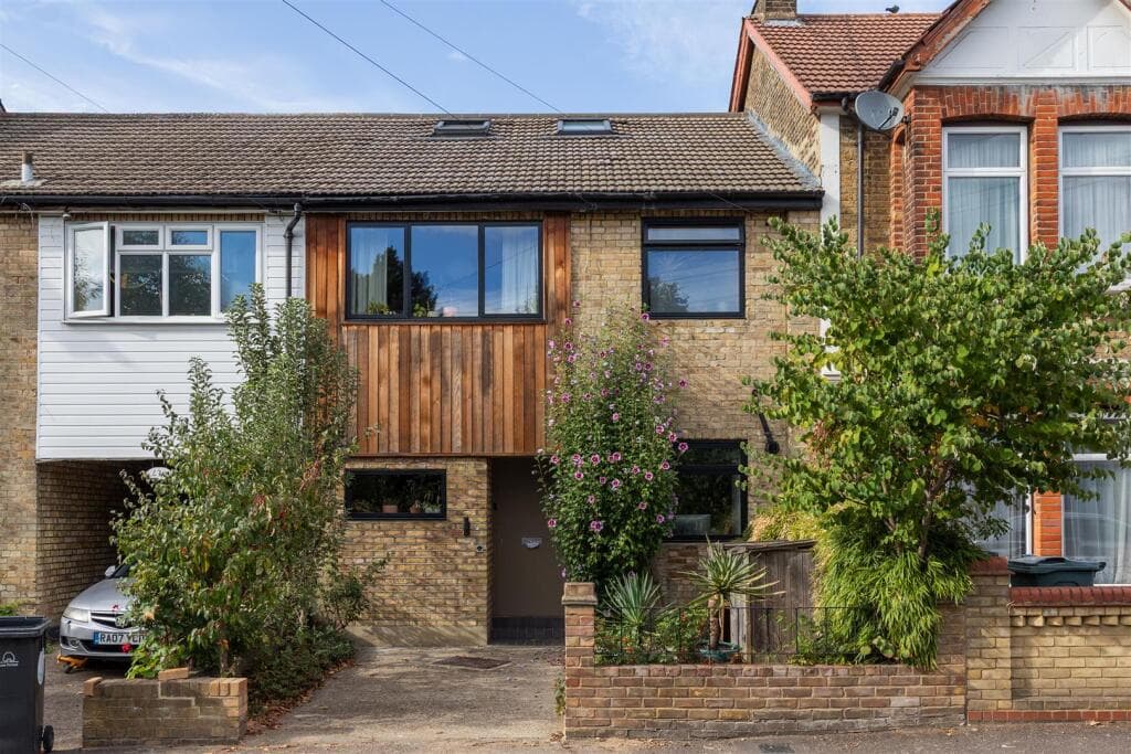 3 bedroom terraced house for sale in Abbotts Park Road, Leyton, E10