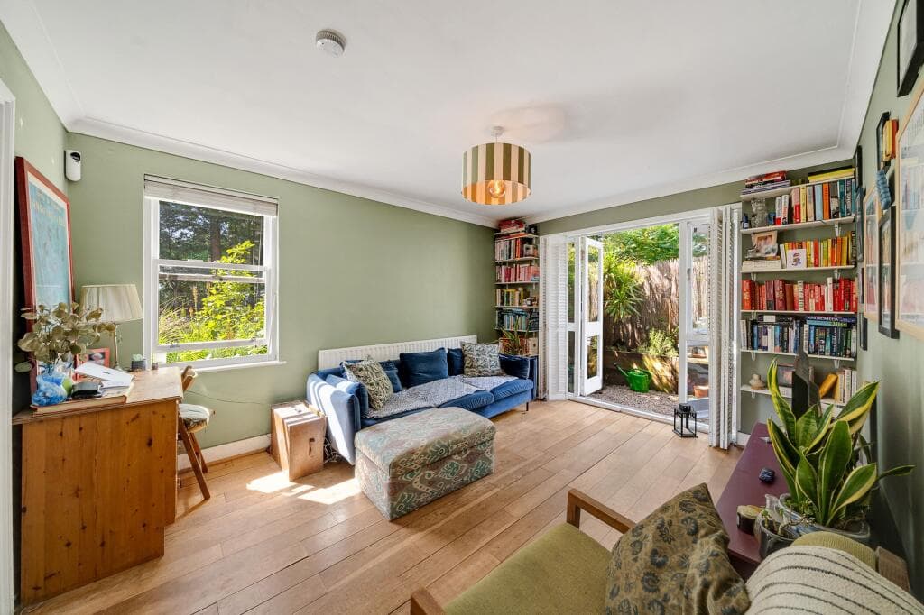 1 bedroom flat for sale in Elderwood Place, London, SE27