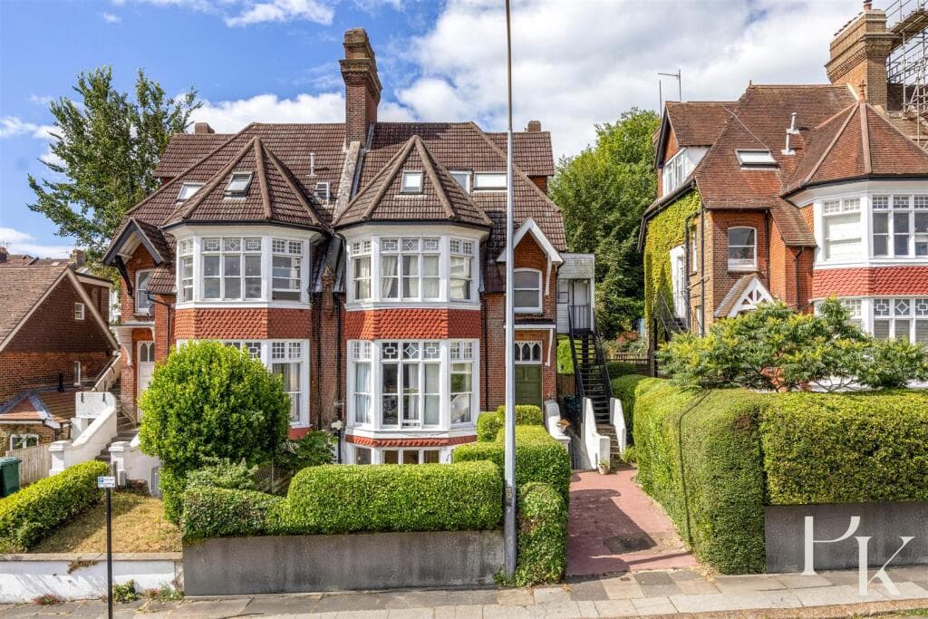 2 bedroom flat for sale in Highcroft Villas, Brighton, BN1