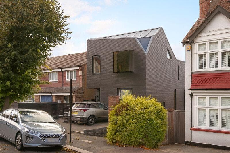 3 bedroom detached house for sale in Heathhurst Road, South Croydon, CR2