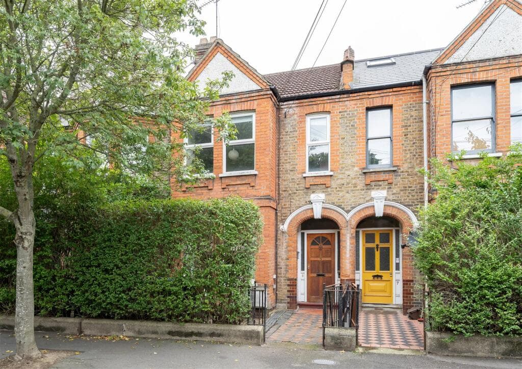 1 bedroom flat for sale in Carr Road, Walthamstow, E17