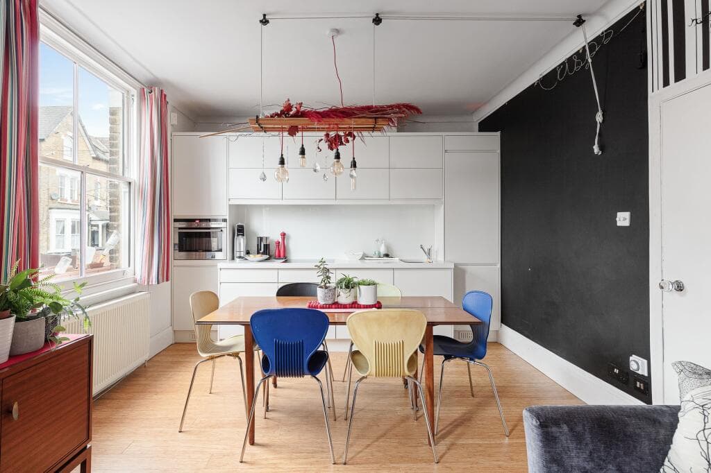 2 bedroom flat for sale in Rockmount Road, London, SE19