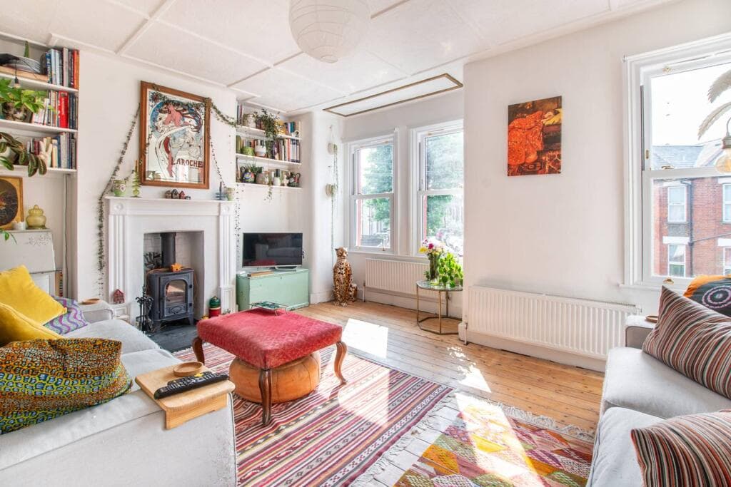 1 bedroom flat for sale in Chapter Road, Willesden, London, NW2