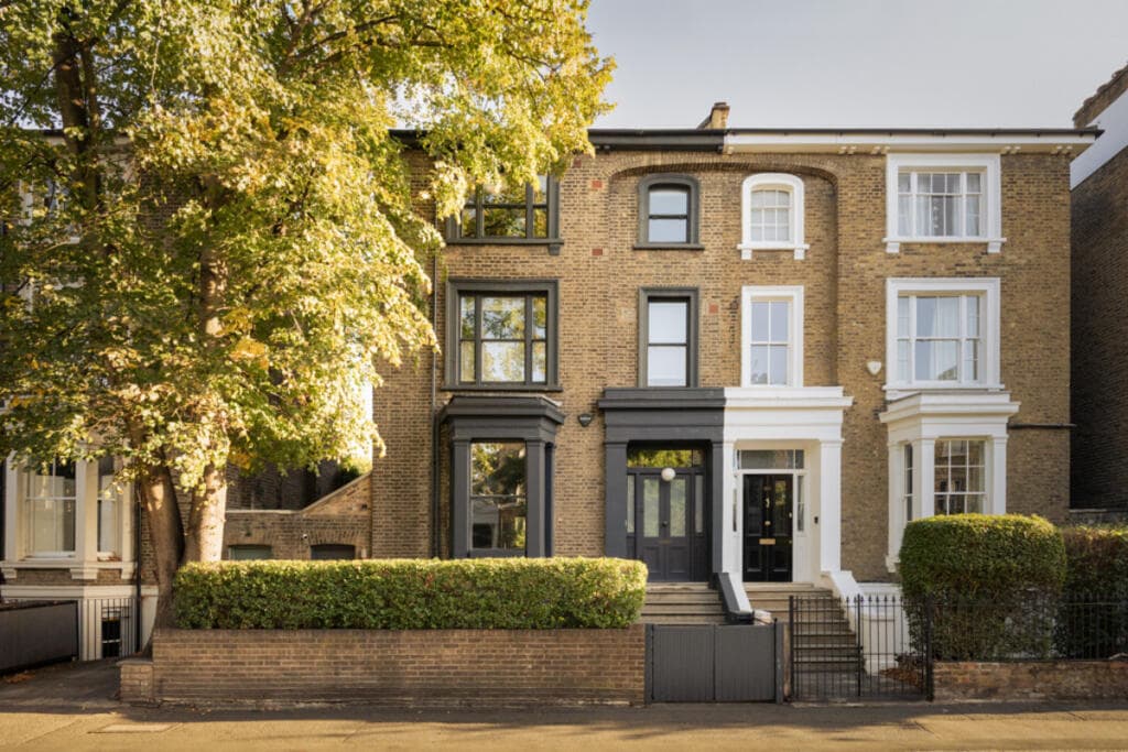 5 bedroom semi-detached house for sale in Richmond Road, London Fields, London, E8