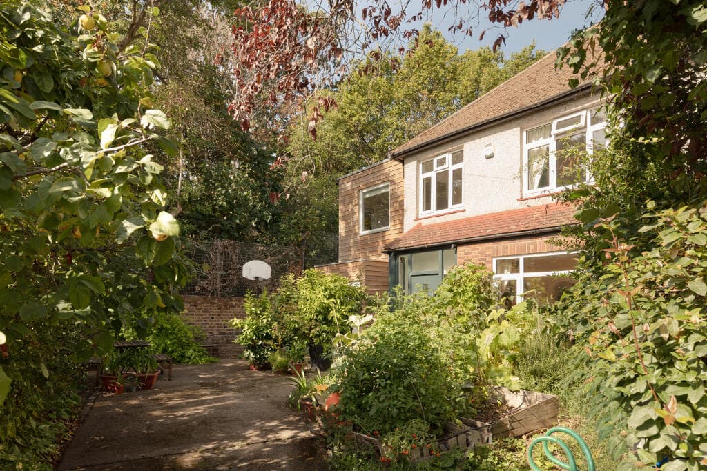 4 bedroom semi-detached house for sale in Pelham Close, Camberwell, London, SE5