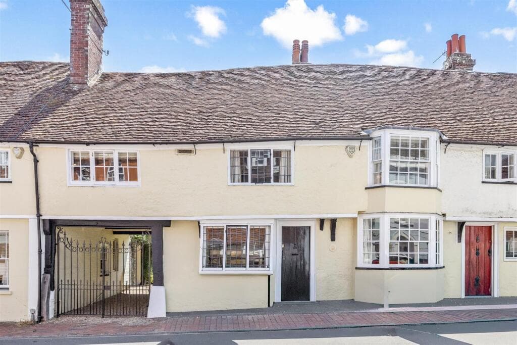 3 bedroom terraced house for sale in Southover High Street, Lewes, BN7 1HT, BN7