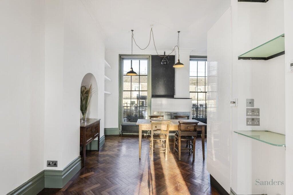 2 bedroom maisonette for sale in Bewdley Street, Islington, London, N1