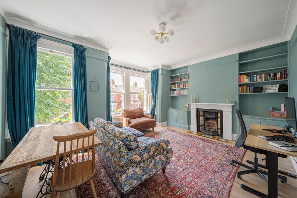 2 bedroom flat for sale in Clive Road, London, SE21
