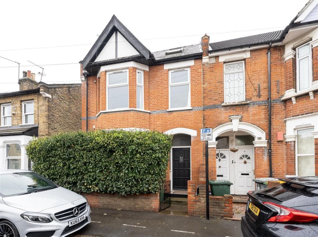 2 bedroom flat for sale in Essex Street, Forest Gate, E7