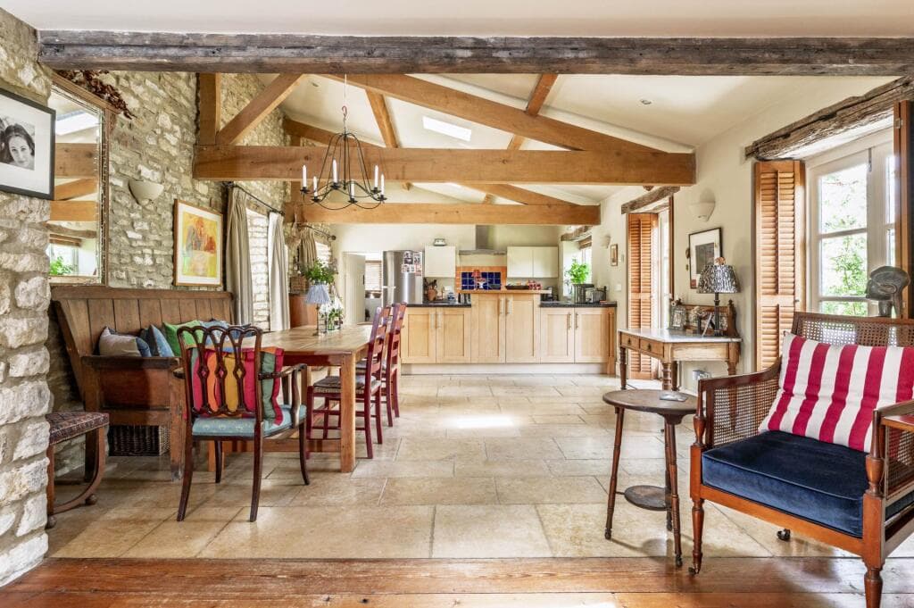 5 bedroom link detached house for sale in Fiddlers Hill, Shipton Under Wychwood, OX7