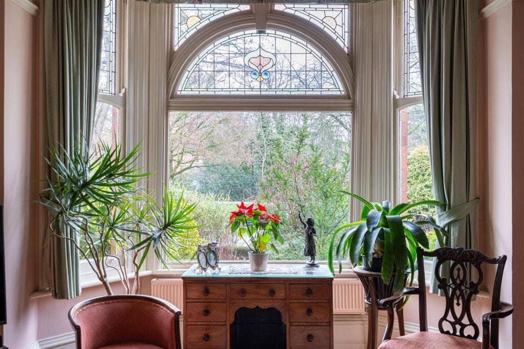 6 bedroom semi-detached house for sale in York Road, Leamington Spa, CV31