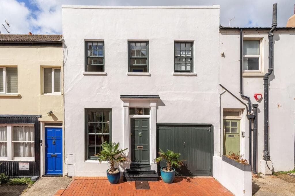 3 bedroom mews property for sale in Brunswick Street East, Hove, BN3