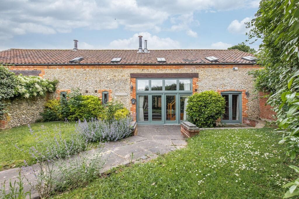 3 bedroom barn conversion for sale in Holt, NR25